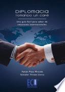 Libro Diplomacia tomando un café